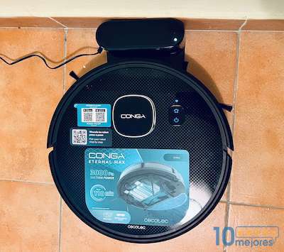 Conga Eternal Max Vital robot y base